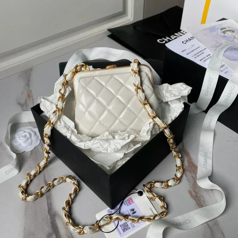 CHANEL CLUTCH WITH CHAIN - Zabcart