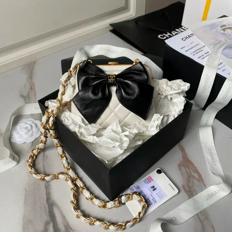 CHANEL CLUTCH WITH CHAIN - Zabcart